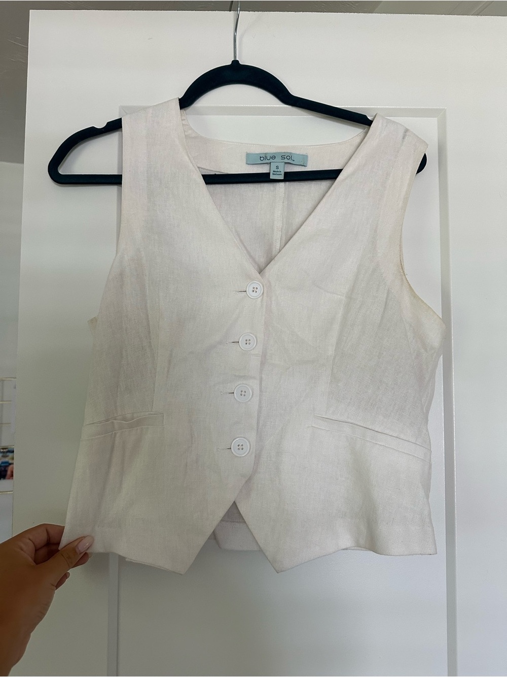 Button-Front Linen Vest - Picture 4 of 5